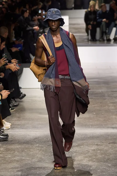 Look 17